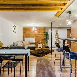 Charming By Newave Apartment