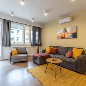 Gems Of - Tiger Eye Apartment