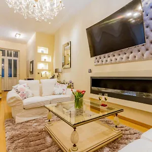 Principe Luxury Next To Parliament Apartment